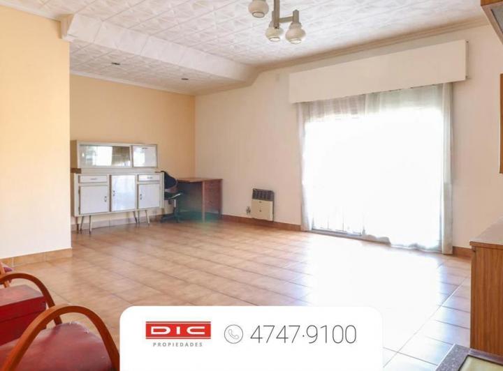 Casa · 241m² · 3 Ambientes · 1 Cochera