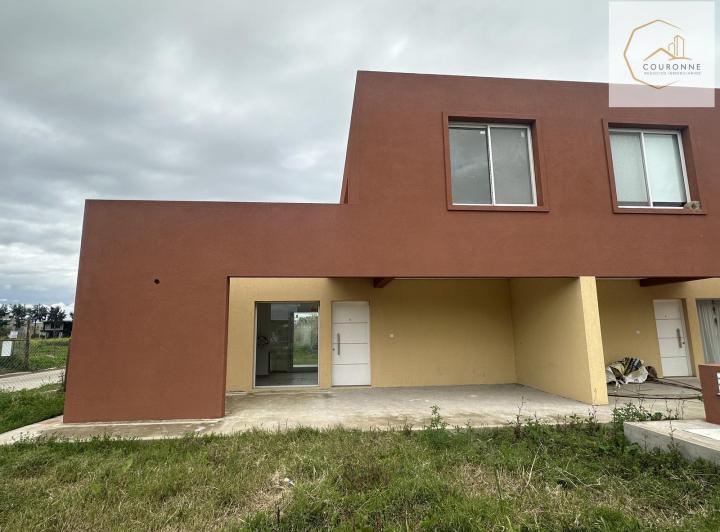 Casa · 80m² · 4 Ambientes · 2 Cocheras