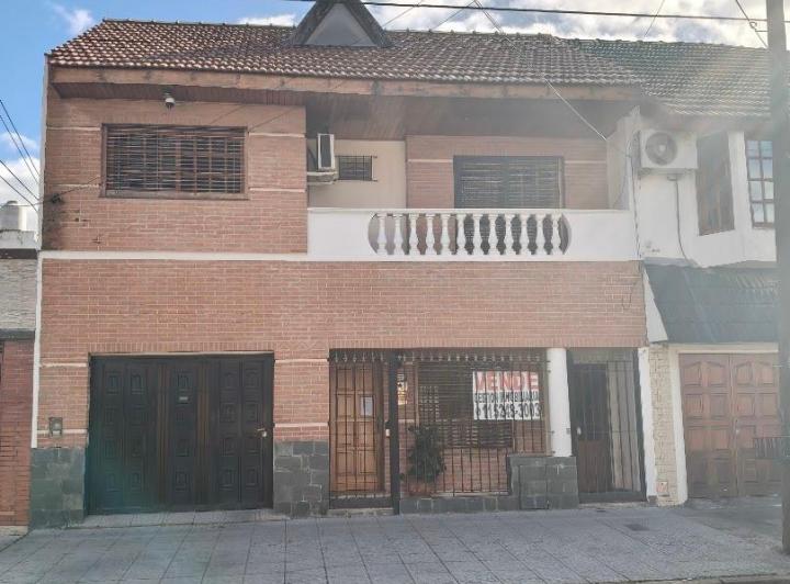 Casa · 190m² · 4 Ambientes · 1 Cochera
