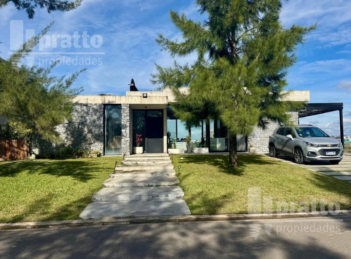 Casa · 166m² · 5 Ambientes · 6 Cocheras