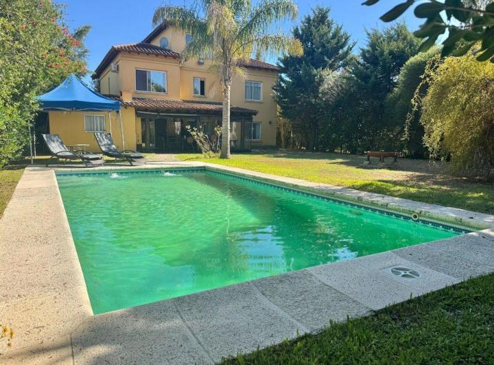 Casa · 236m² · 5 Ambientes · 2 Cocheras