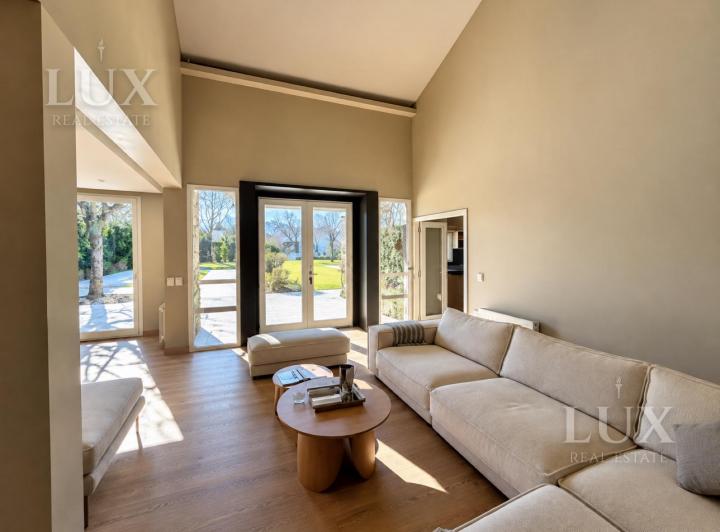 Casa · 480m² · 6 Ambientes · 4 Cocheras