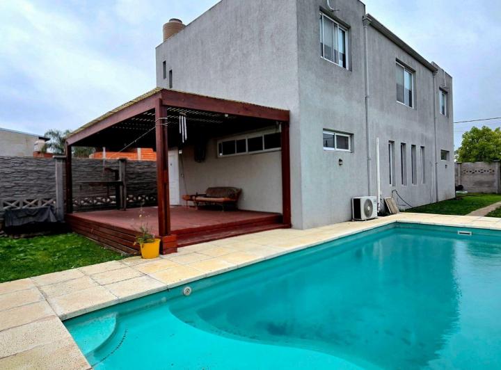 Casa · 163m² · 4 Ambientes · 2 Cocheras