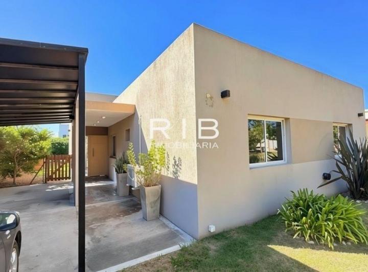 Casa · 110m² · 4 Ambientes · 3 Cocheras