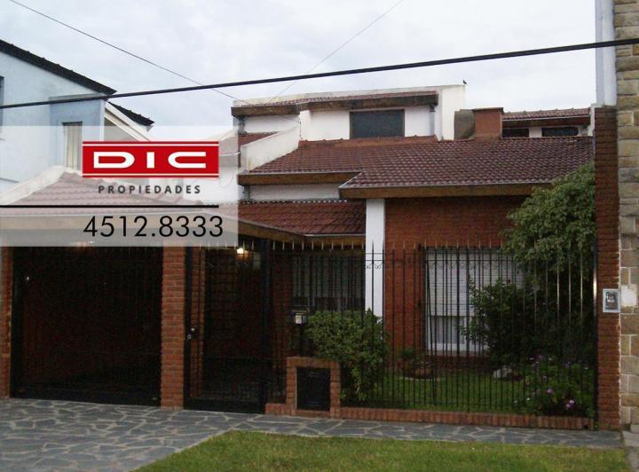 Casa · 252m² · 6 Ambientes · 1 Cochera