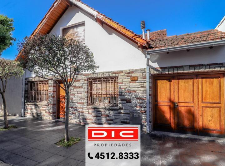 Casa · 130m² · 4 Ambientes · 6 Cocheras