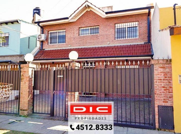 Casa · 159m² · 4 Ambientes · 2 Cocheras