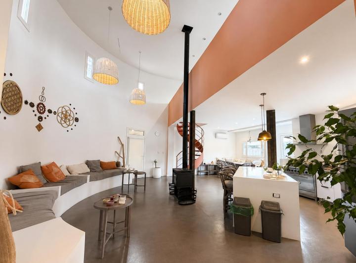 Casa · 500m² · 6 Ambientes · 2 Cocheras