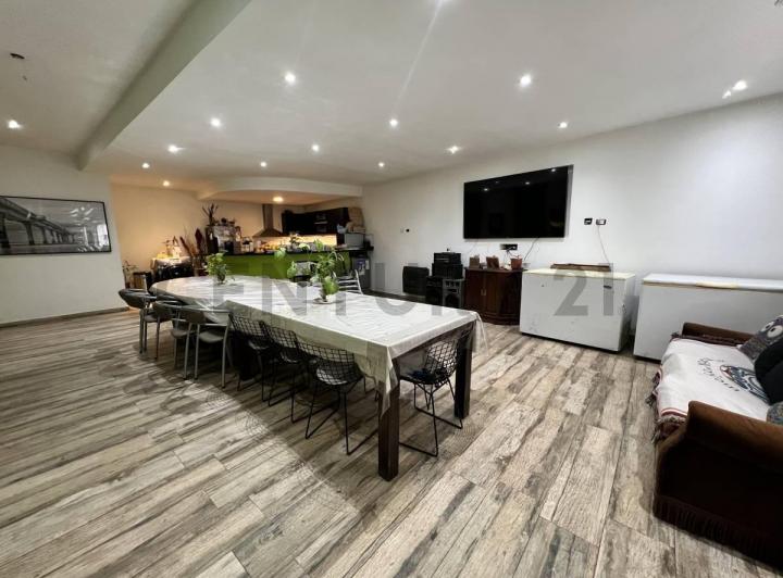 Casa · 100m² · 4 Ambientes · 2 Cocheras