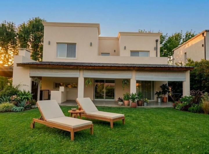 Casa · 162m² · 4 Ambientes · 2 Cocheras