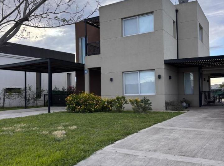 Casa · 151m² · 4 Ambientes · 5 Cocheras