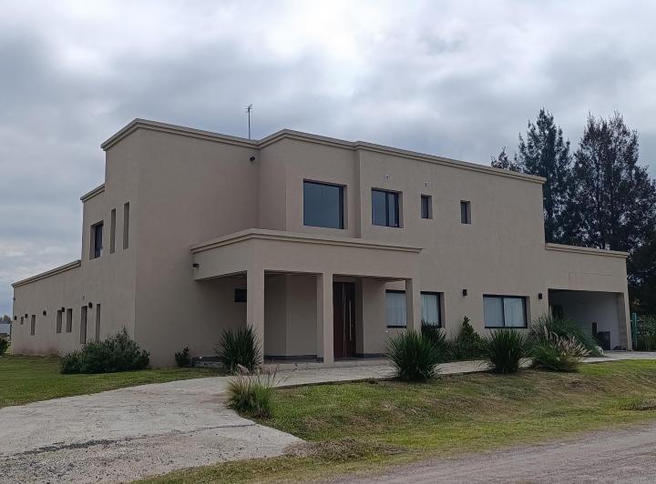 Casa · 342m² · 5 Ambientes · 2 Cocheras