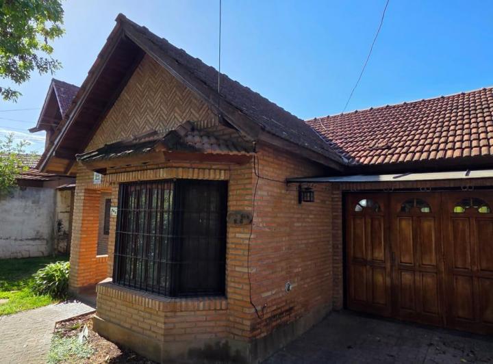 Casa · 200m² · 5 Ambientes · 3 Cocheras