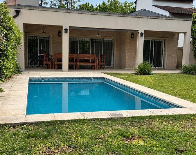 Casa · 125m² · 3 Ambientes · 3 Cocheras