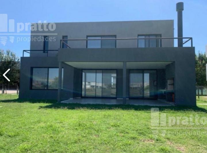 Casa · 220m² · 5 Ambientes · 2 Cocheras