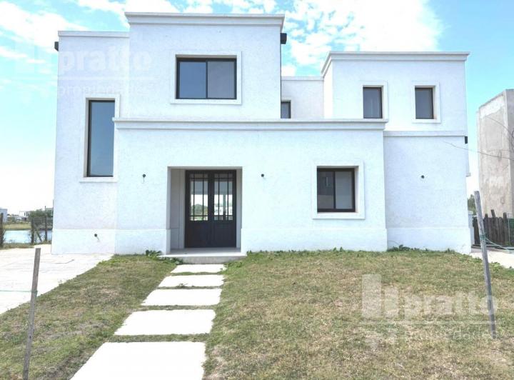 Casa · 230m² · 5 Ambientes · 2 Cocheras