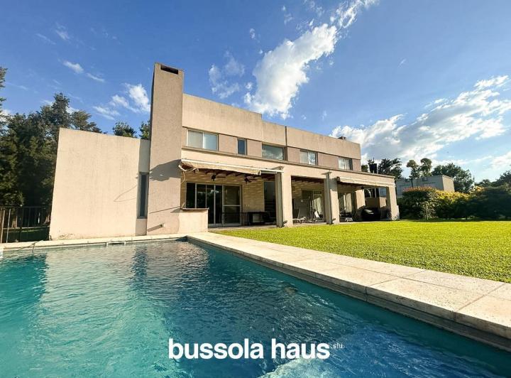 Casa · 208m² · 5 Ambientes · 2 Cocheras
