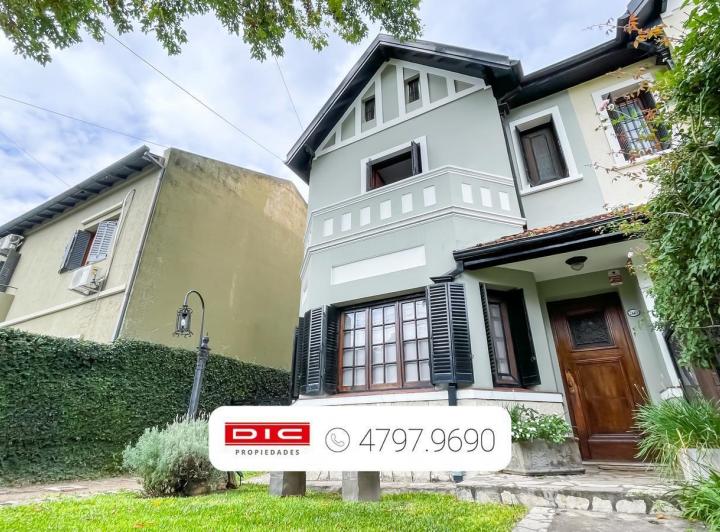 Casa · 250m² · 7 Ambientes · 1 Cochera