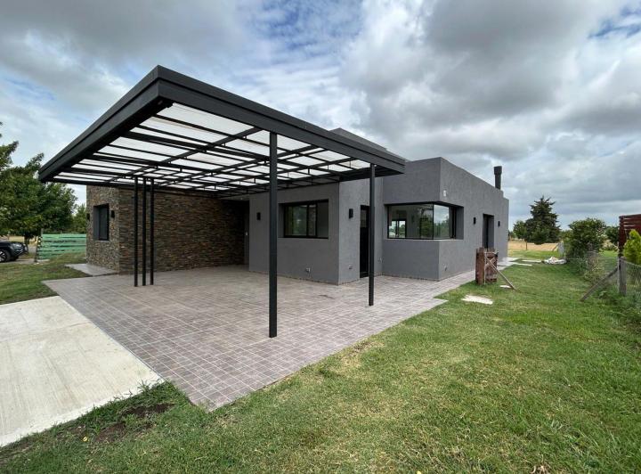 Casa · 200m² · 5 Ambientes · 2 Cocheras