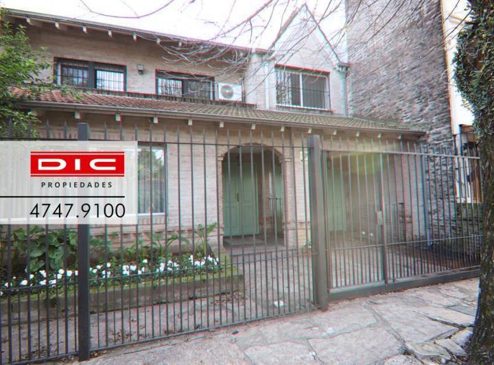 Casa · 230m² · 6 Ambientes · 1 Cochera