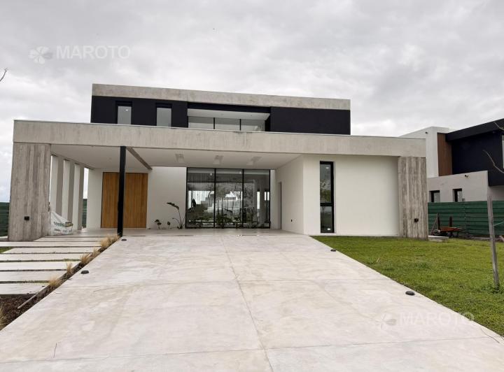 Casa · 293m² · 6 Ambientes · 6 Cocheras