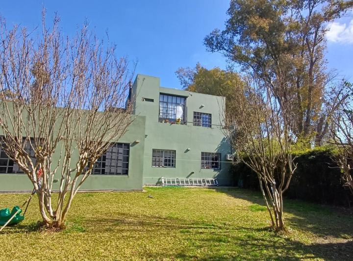Casa · 638m² · 4 Ambientes · 2 Cocheras