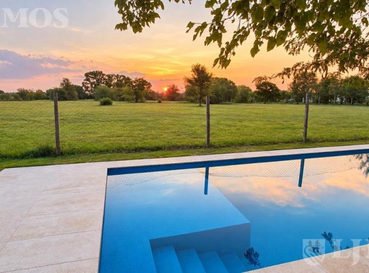 Casa · 141m² · 6 Ambientes · 3 Cocheras