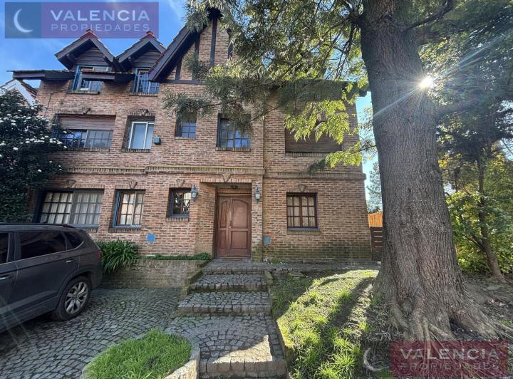 Casa · 200m² · 6 Ambientes