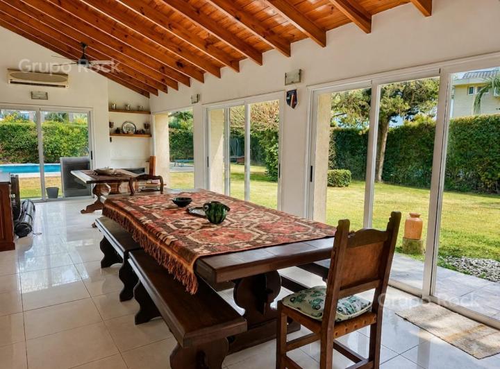 Casa · 1100m² · 5 Ambientes
