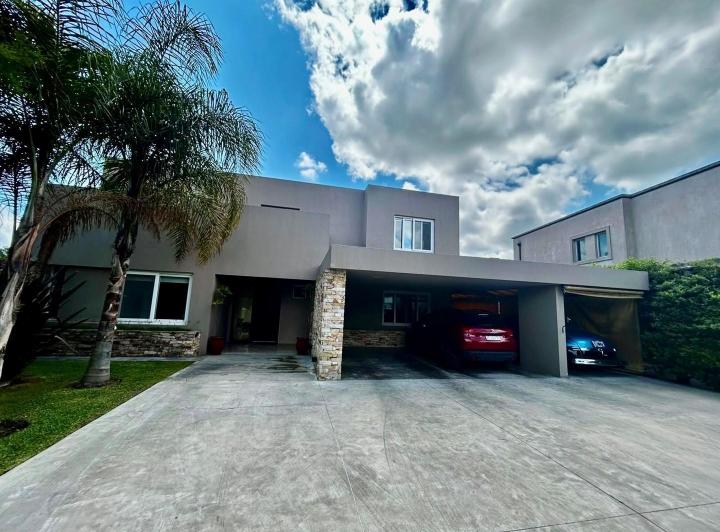 Casa · 199m² · 6 Ambientes · 1 Cochera