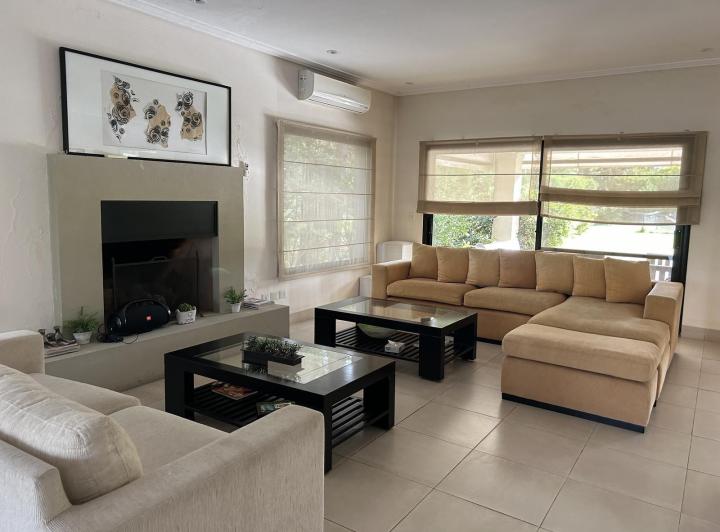 Casa · 1000m² · 6 Ambientes · 2 Cocheras