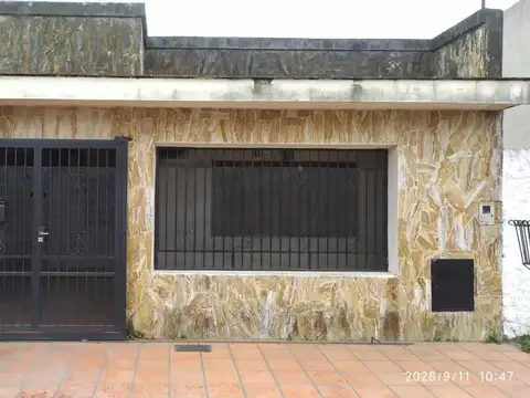 Venta casa 3 d. b° feput smt. a mts de av. america