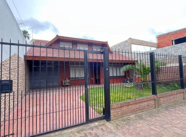Casa · 280m² · 5 Ambientes