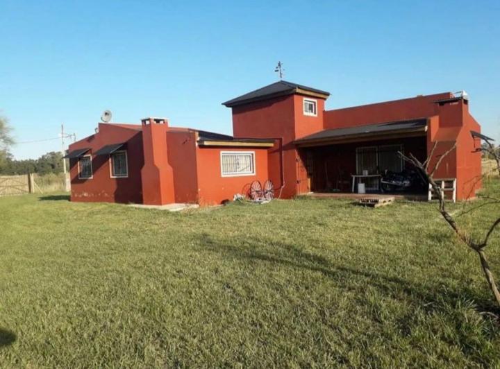 Casa · 9000m² · 4 Ambientes · 2 Cocheras
