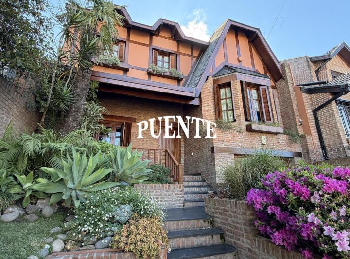 Casa · 368m² · 8 Ambientes · 4 Cocheras