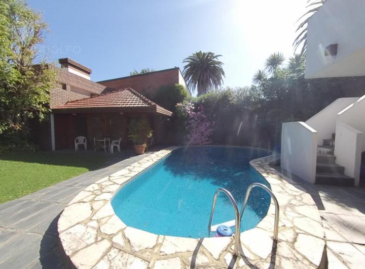 Casa · 415m² · 7 Ambientes · 7 Cocheras