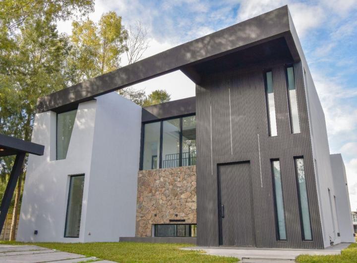 Casa · 190m² · 5 Ambientes · 1 Cochera