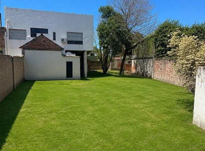 Casa · 1017m² · 6 Ambientes · 1 Cochera