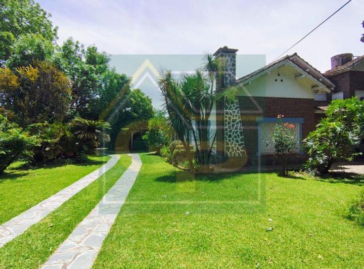 Casa · 182m² · 6 Ambientes · 1 Cochera