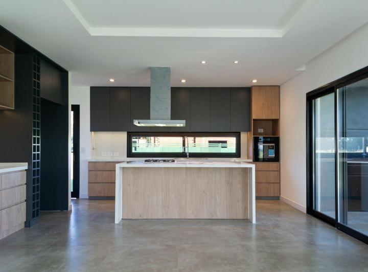 Casa · 222m² · 5 Ambientes · 2 Cocheras
