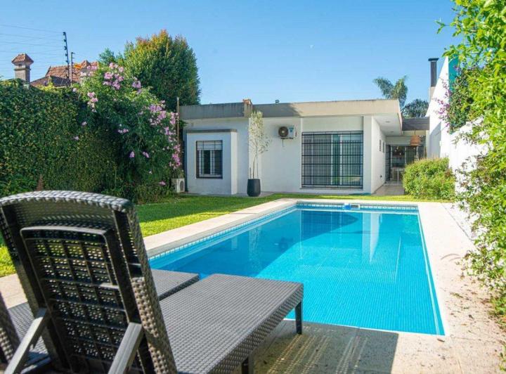 Casa · 216m² · 5 Ambientes · 1 Cochera