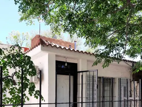 Venta de casa + depto (local) en la punta