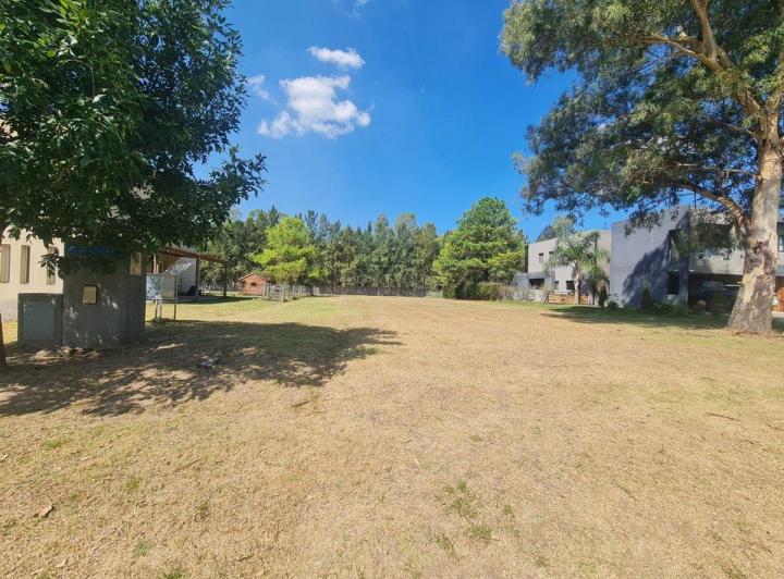Terreno · 913m²