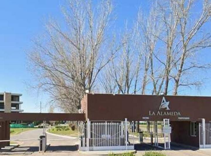 Terreno · 942m²