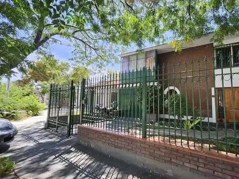 Venta-permuta casa bº bombal 3 hab. ciudad mendoza