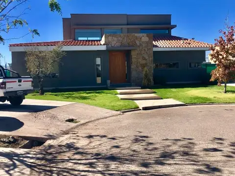 Casa en venta en villa atilia lujan de cuyo