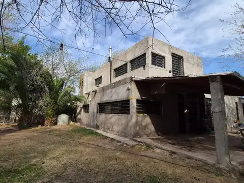 Casa con amplio terreno y pileta en bermejo