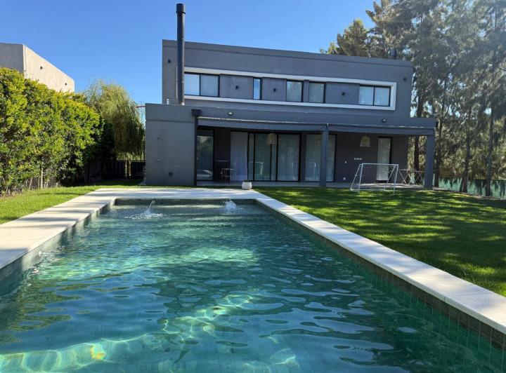 Casa · 190m² · 5 Ambientes · 3 Cocheras