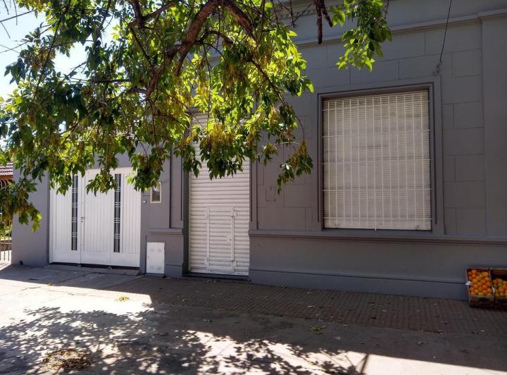 Local comercial · 210m² · 6 Ambientes · 4 Cocheras