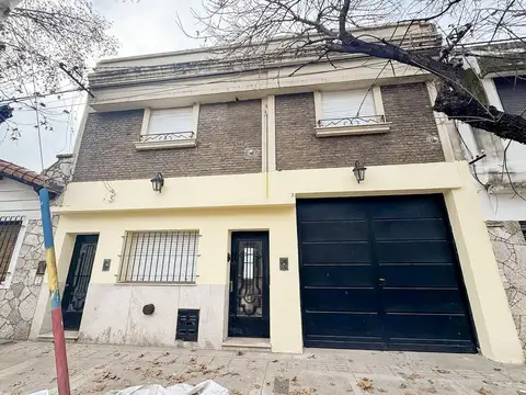 Alquiler casa dos dormitorios en planta alta. barrio tiro suizo